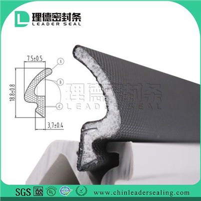 אטמי דלת קצף לדלתות עץ